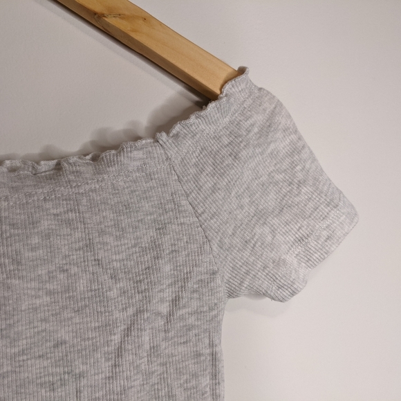 Ardene New white/grey crop top. Off the shoulder style - Picture 2 of 2